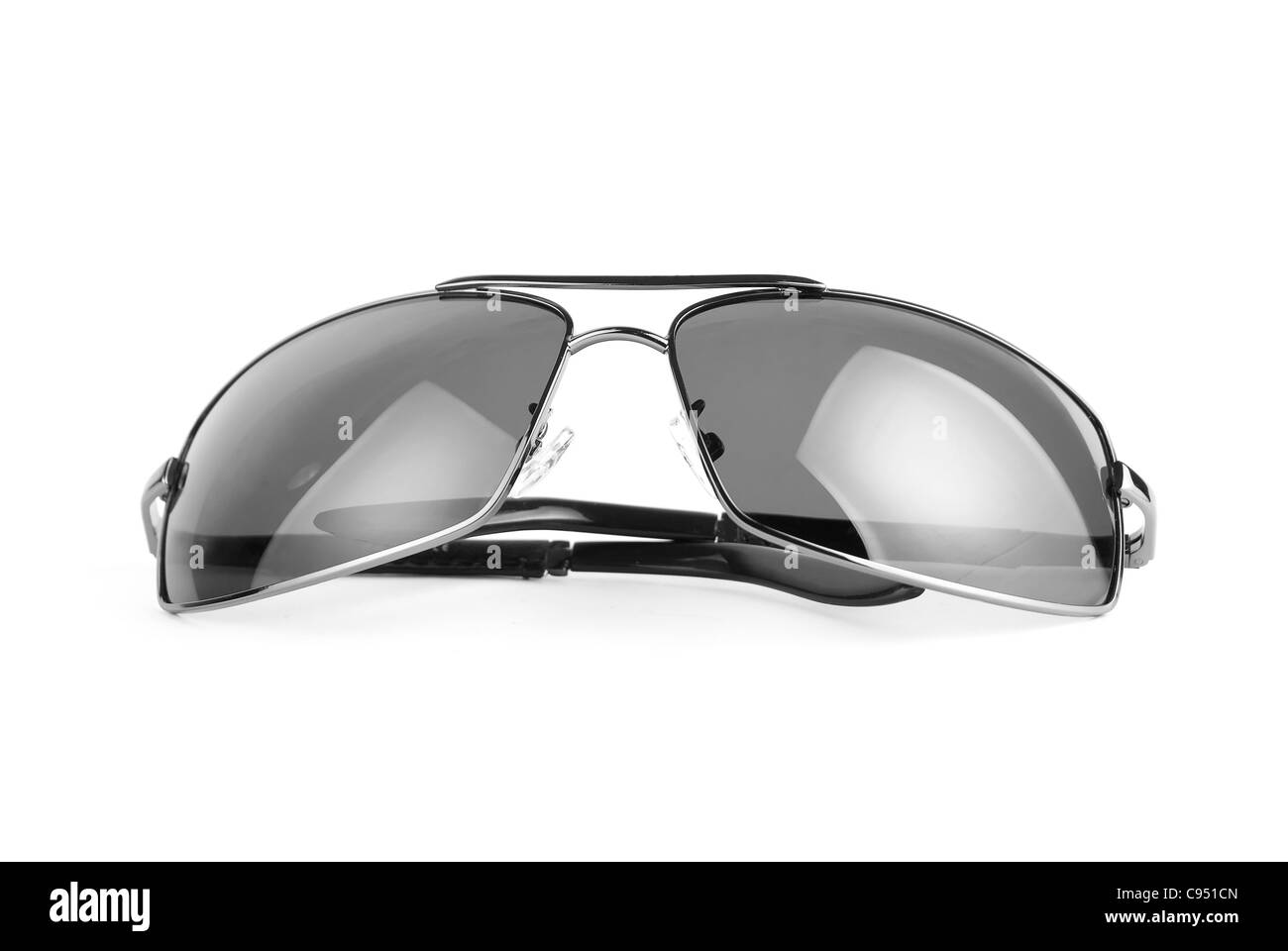 Occhiali da sole moderni, isolato su sfondo bianco Foto Stock