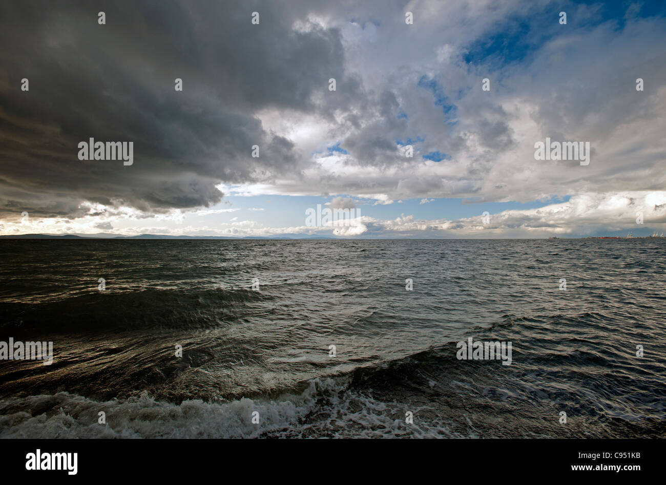 Oceano Pacifico in tempesta e le onde Foto Stock