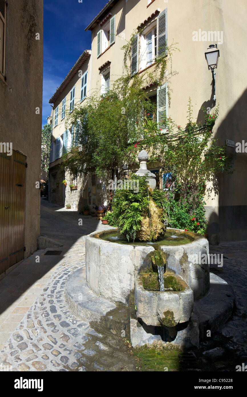 Fontana del villaggio, Bargemon, Var, Provenza Costa Azzurra, Francia Foto Stock