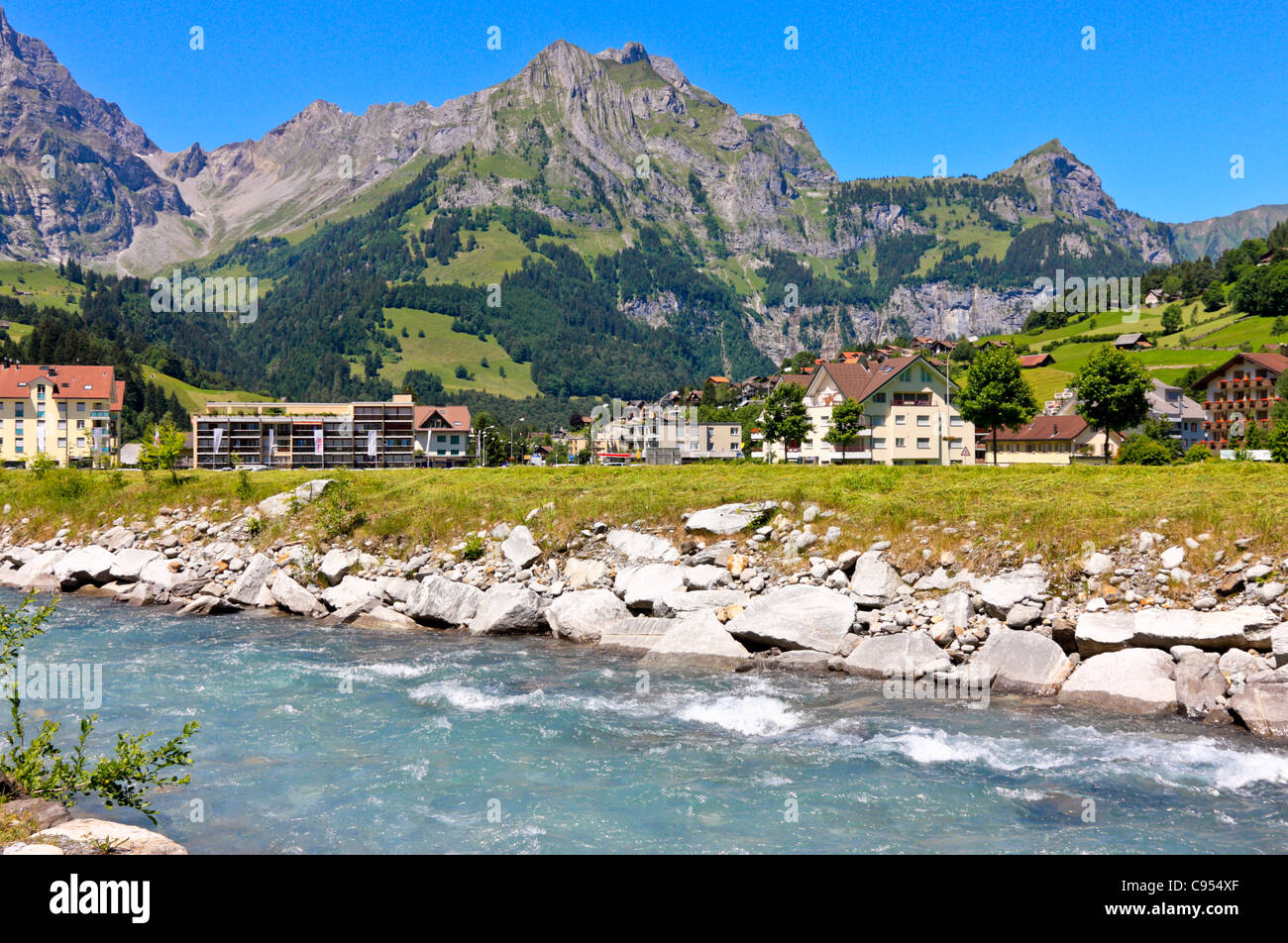 Engelberg, un piccolo paese sotto il Monte Titlis, Svizzera Foto Stock