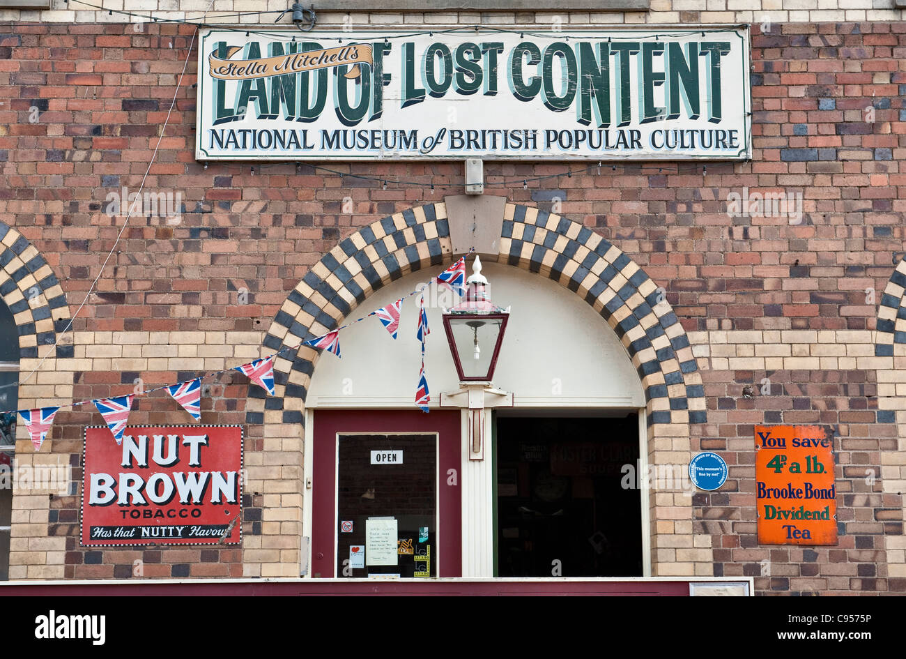 Il museo della Terra dei contenuti persi, Craven Arms, Shropshire, Regno Unito. Un'enorme collezione di oggetti domestici ed effimera del ventesimo secolo Foto Stock