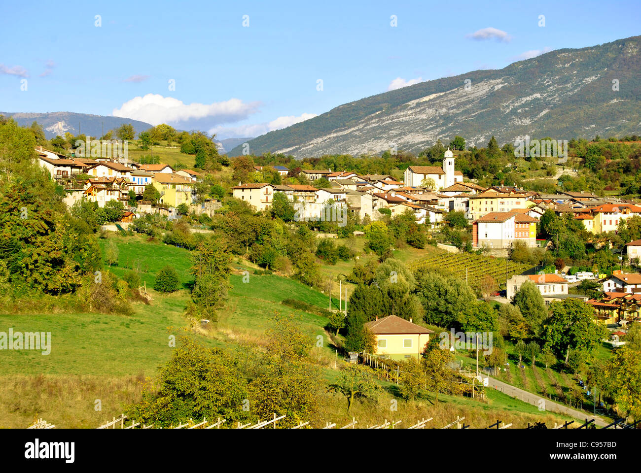 Paese di montagna del Trentino Alto Adige. Italia Foto Stock