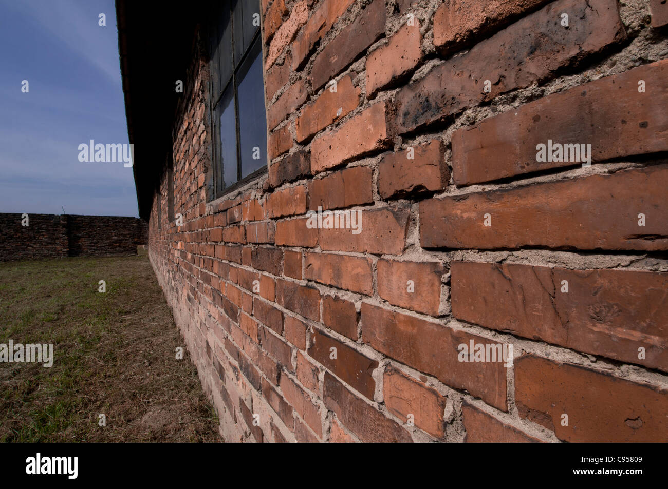 Colpo esterno dei detenuti nelle caserme - Auschwitz II - Birkenau sterminio camp, Polonia Foto Stock