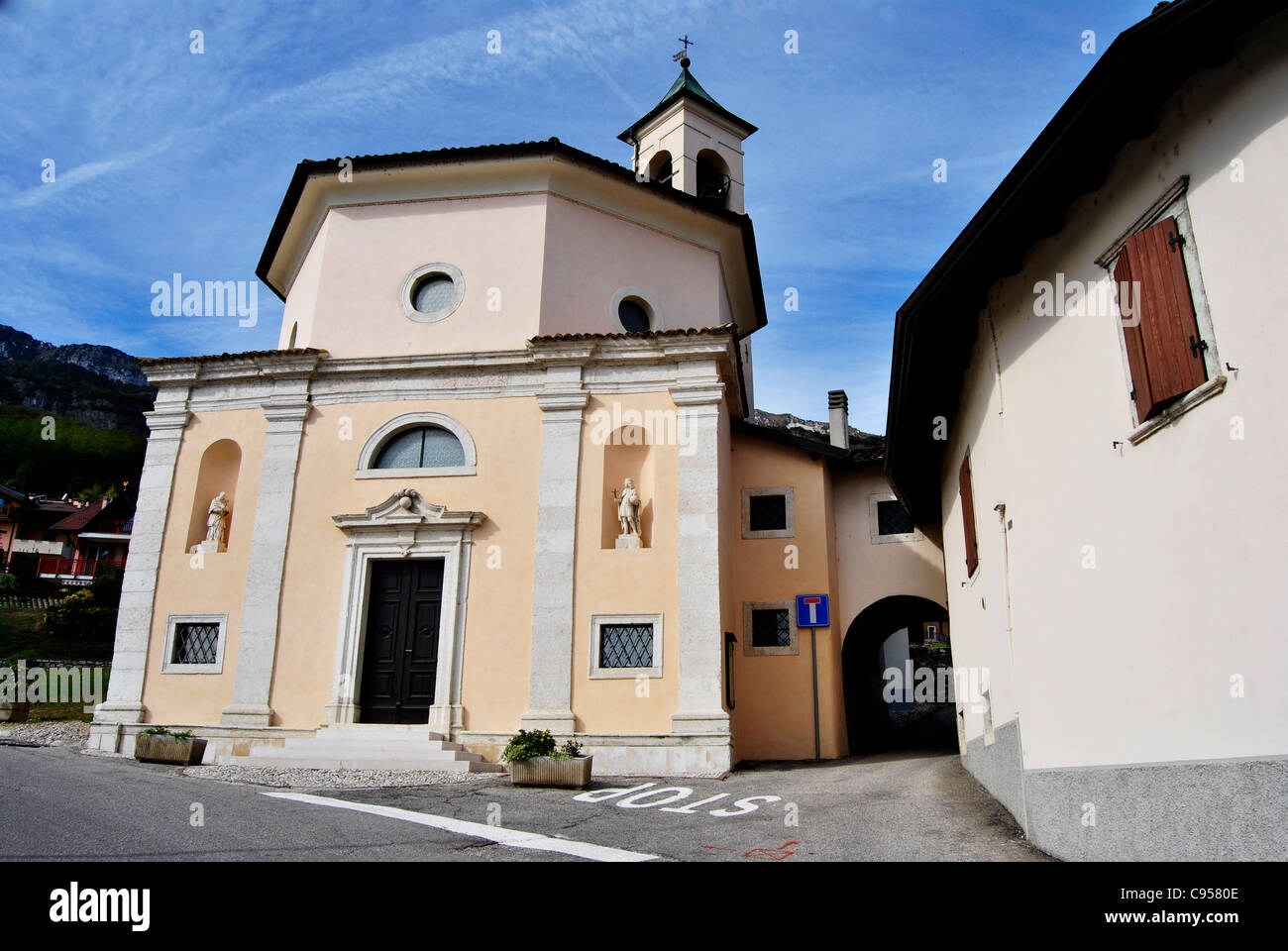Italia in una piccola città. Il Trentino Foto Stock