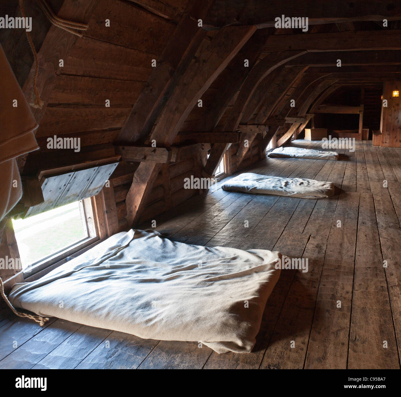 Soppalco con letto matrimoniale al Port Royal di abitazione. Il ricostruito Port Royal abitazione edificata agli inizi del seicento Foto Stock