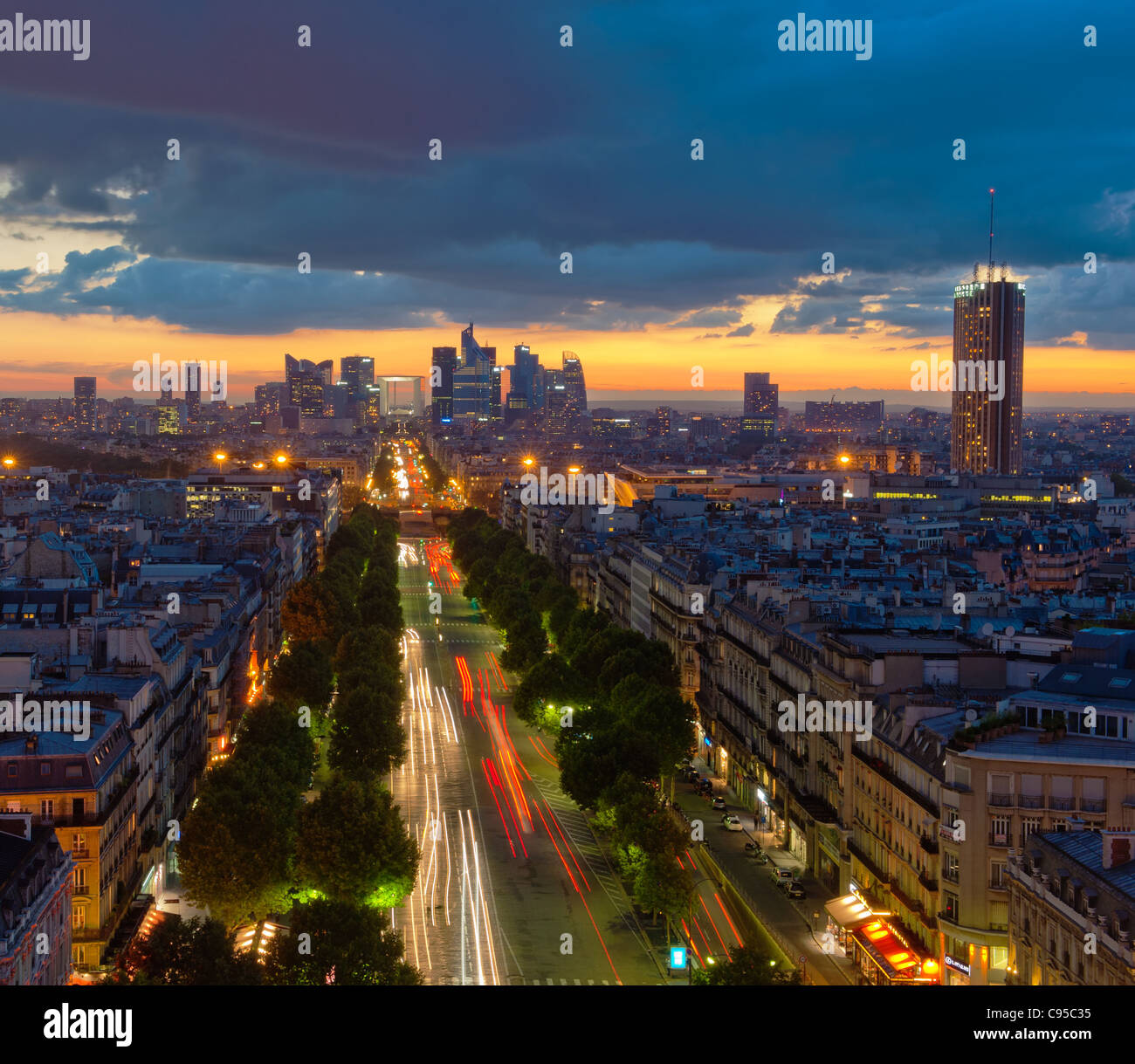Panorama di Parigi al tramonto Foto Stock