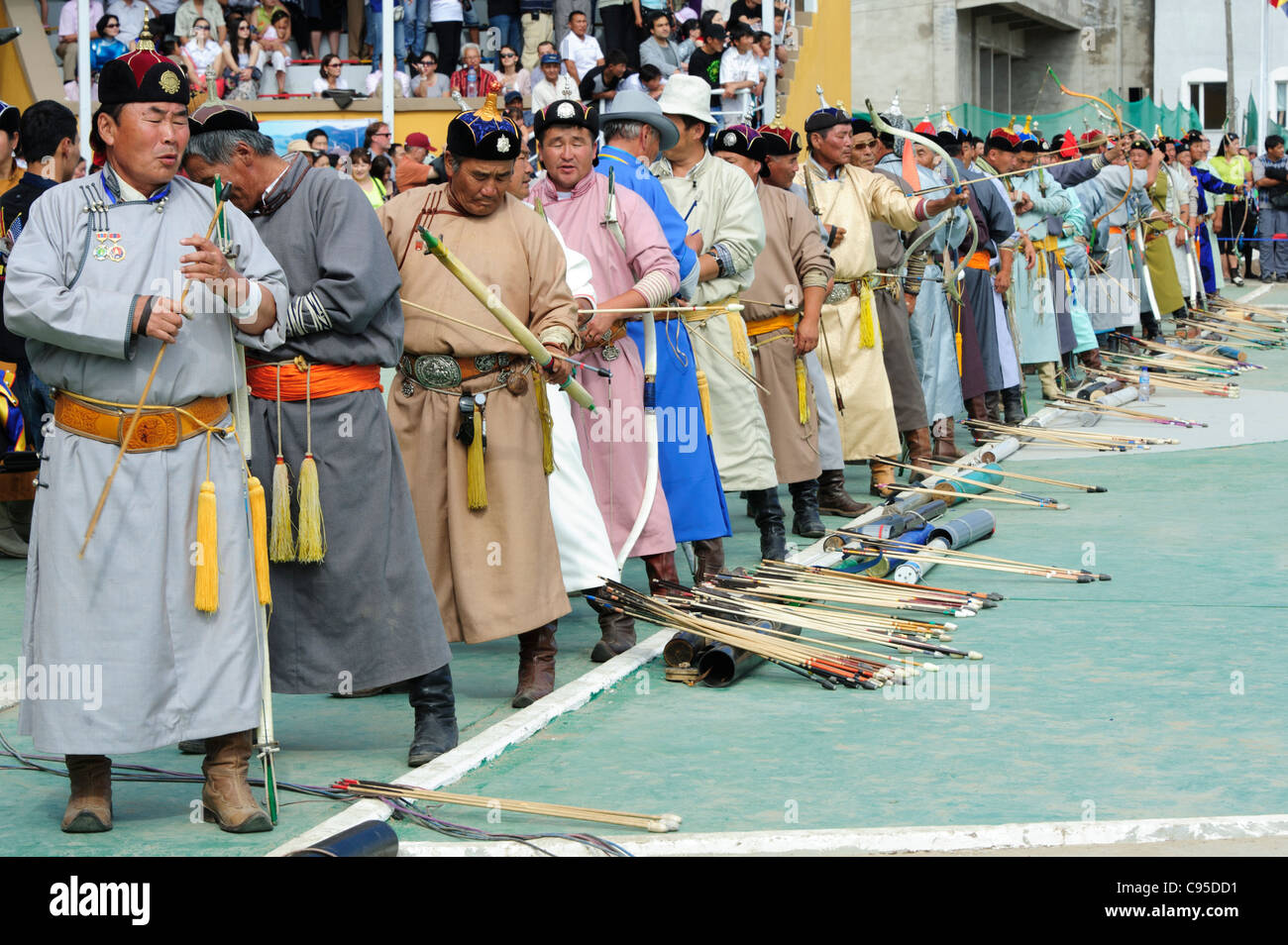 Tiro con l'arco concorrenza durante il tradizionale Festival Naadam in Ulan Bator, Mongolia Foto Stock