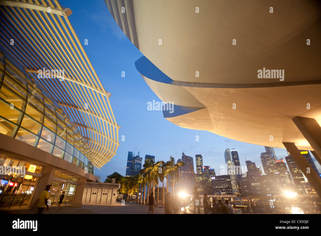 Lo skyline di Singapore e Marina Bay Sands mall Foto Stock