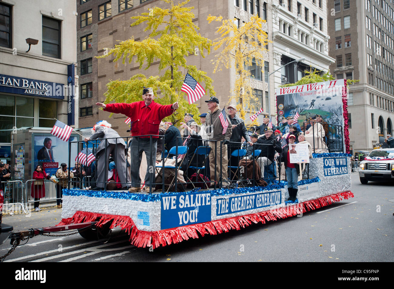 WW2 veterinari su un galleggiante in 92Veteran's Day Parade di New York Foto Stock