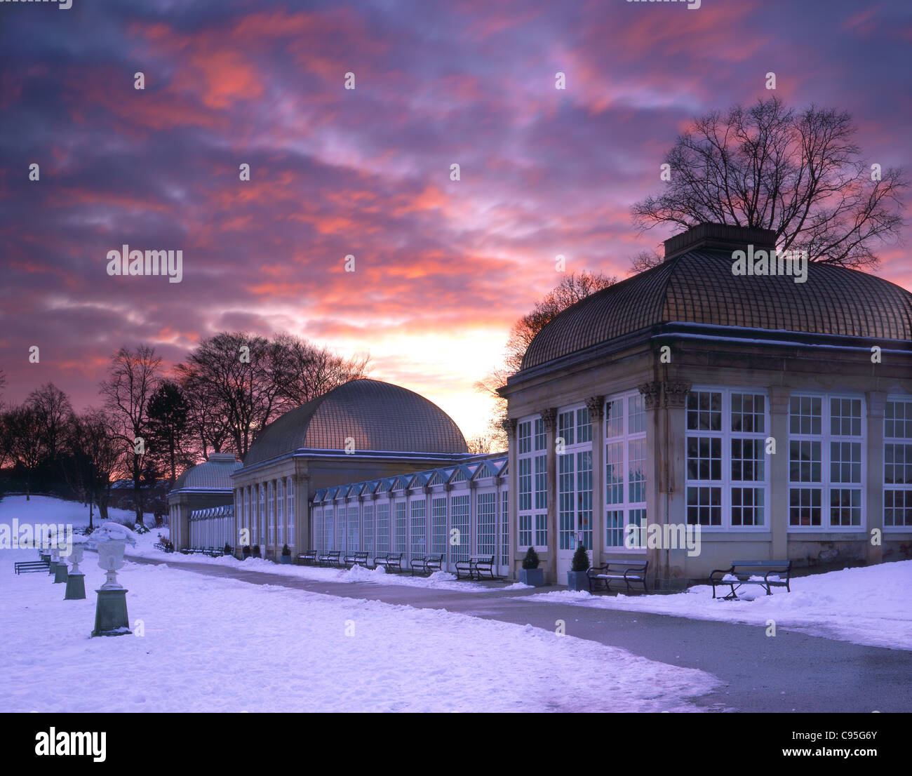 La Glasshouse a Sheffield il giardino botanico al tramonto su una giornata invernale e, 2010 Foto Stock