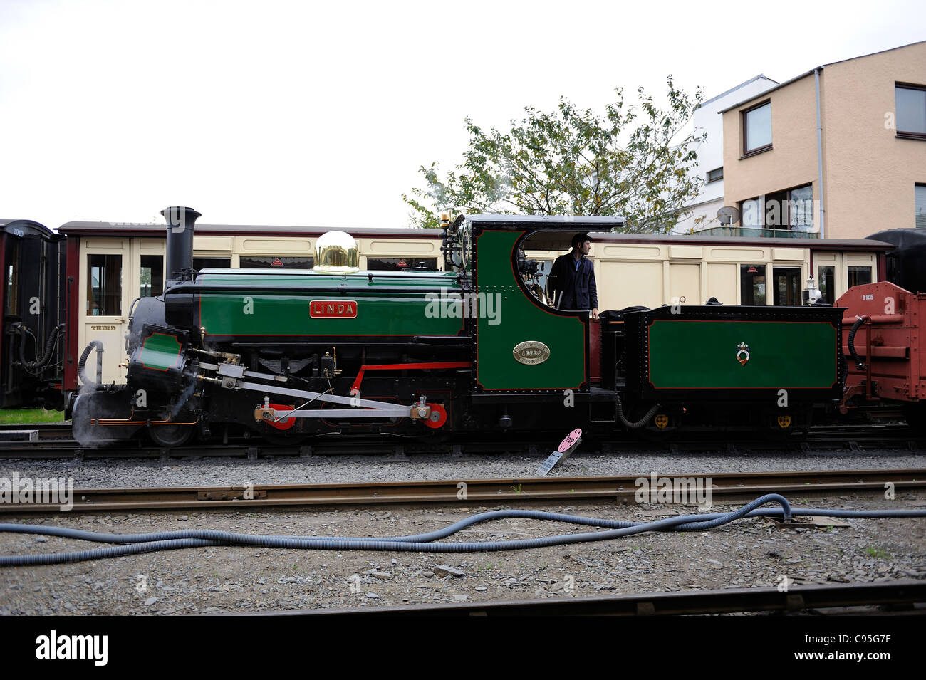 Linda locomotiva a vapore sulla ferrovia Ffestiniog porthmadog gwynedd north Wales UK Foto Stock