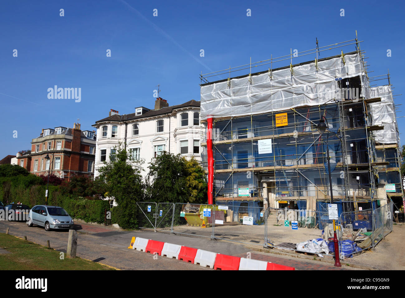 Edificio georgiano / edoardiano in fase di ristrutturazione, Royal Tunbridge Wells , Kent , Inghilterra Foto Stock