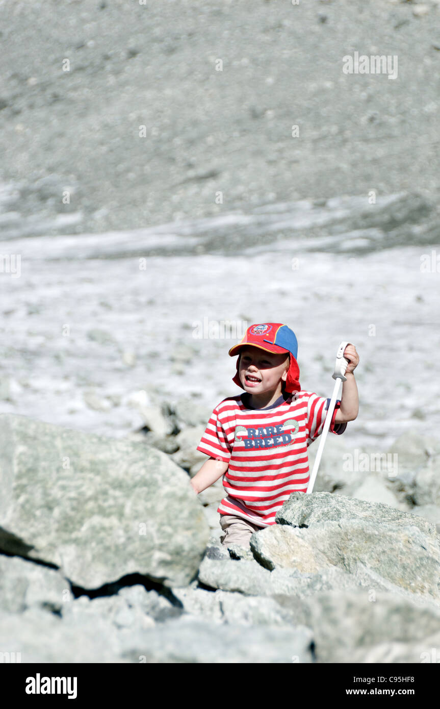 La gente che camminava per la Dix Capanna Svizzera Foto Stock