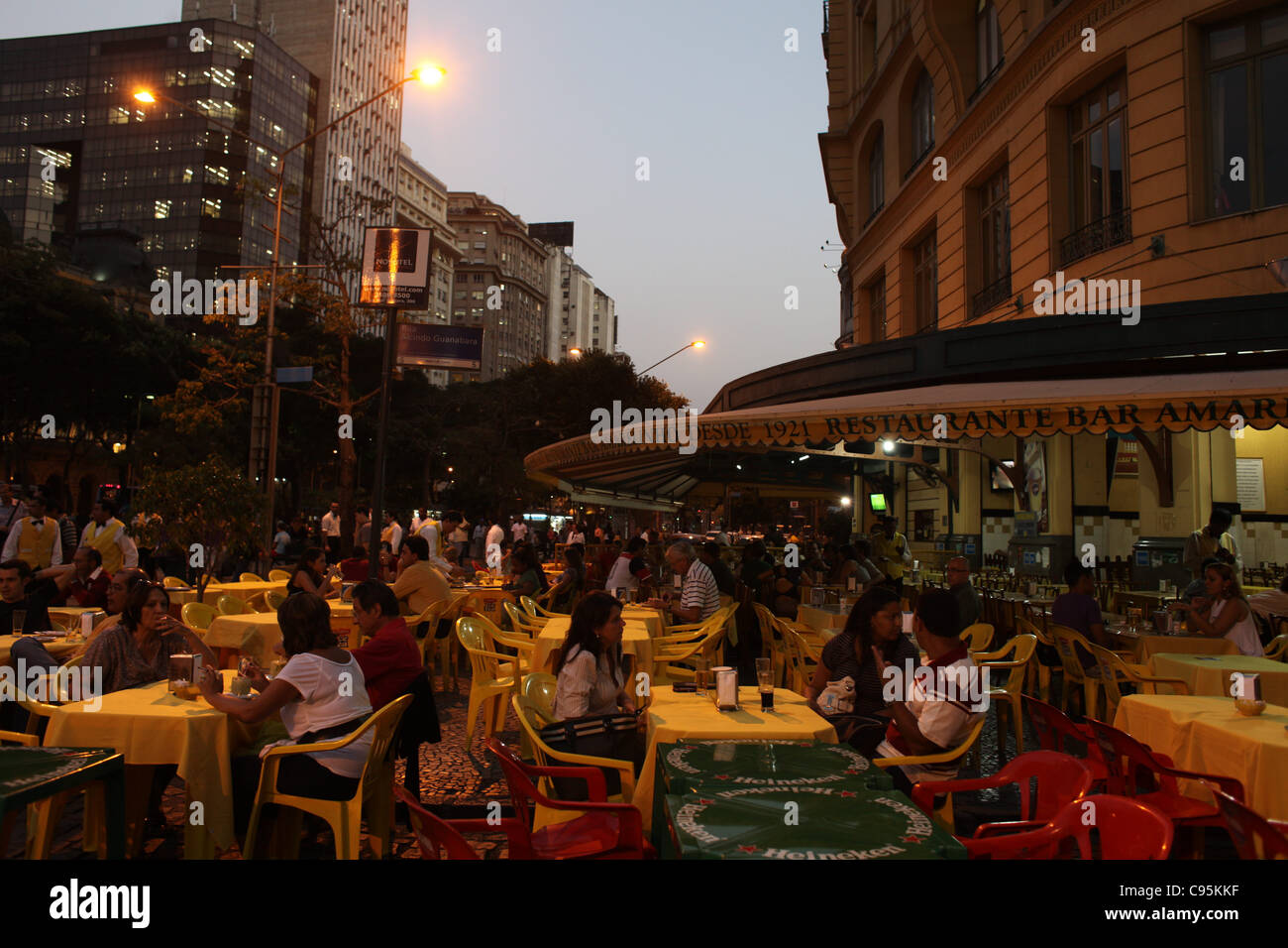 Amarelinho's bar e ristorante sulla Praça Floriano a Rio de Janeiro in Brasile Foto Stock