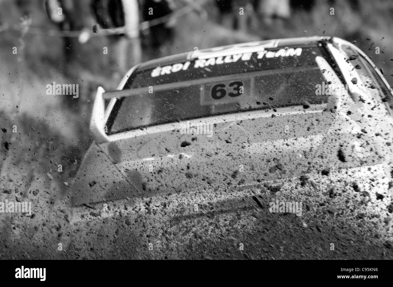 Herdi giu alla guida della sua Mitsubishi WRC durante il Galles rally 2011 Foto Stock