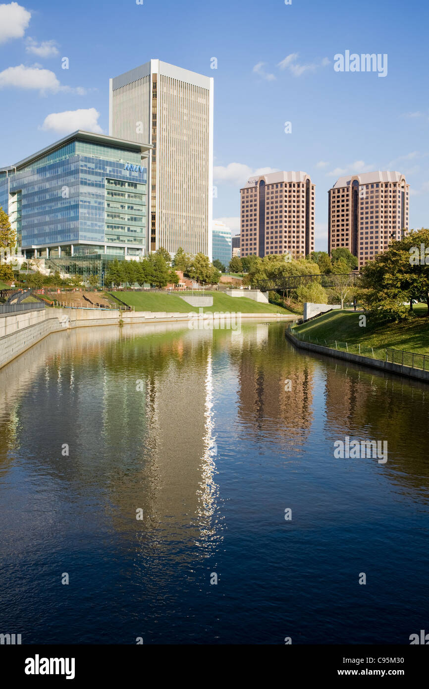 Haxall Canal, James River Park e la skyline di Richmond, Virginia Foto Stock