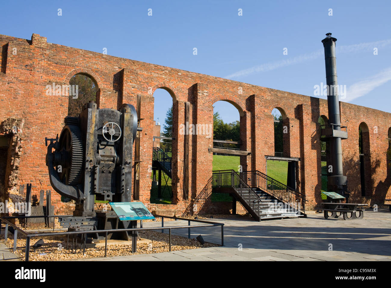 Rovine di Tredegar Iron Works, ora una guerra civile del Centro Visitatori, Richmond, Virginia Foto Stock