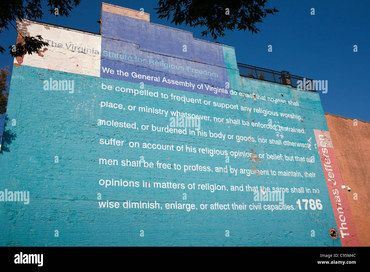 La Virginia Statuto per la libertà religiosa, scritto da Thomas Jefferson, dipinta su un muro Shockoe Slip, Richmond, Virginia Foto Stock