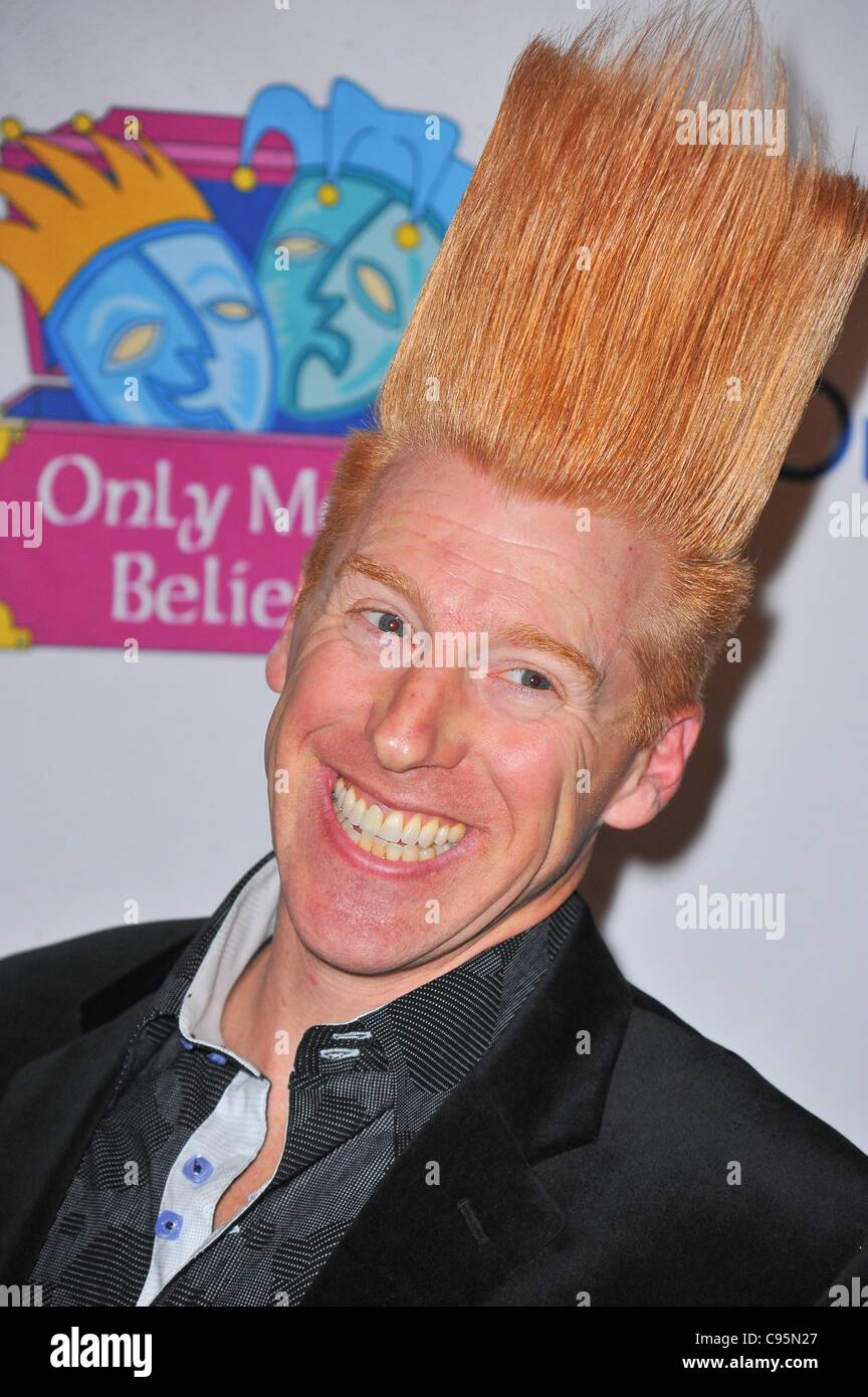 Bello Nock presso gli arrivi solo per far credere a Broadway xii gala annuale, il Shubert Theatre di New York, NY Novembre 14, 2011. Foto di: Gregorio T. Binuya/Everett Collection Foto Stock