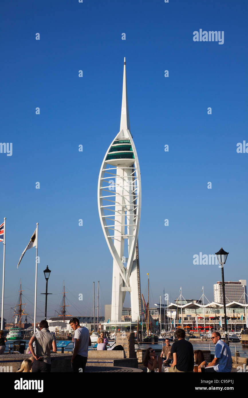 Inghilterra, Hampshire, Portsmouth, vista di Spinnaker Tower Foto Stock