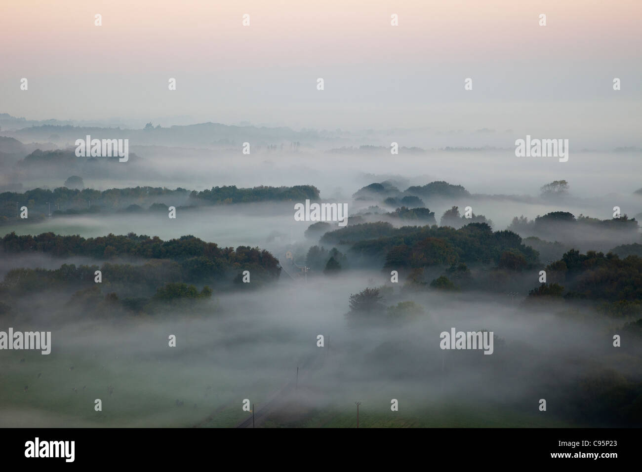 Inghilterra, Dorset, alba sopra l'isola di Purbeck nelle vicinanze Corfe Castle Foto Stock