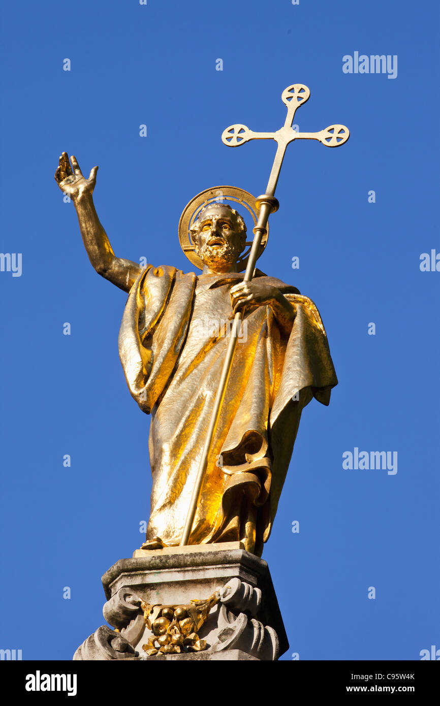 Inghilterra, Londra, San Paolo cattedrale, Statua di San Paolo Foto Stock