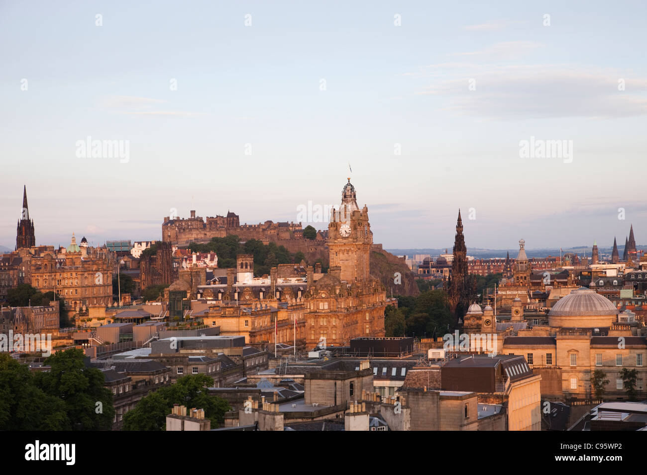 La Scozia, Edimburgo, Vista dello Skyline della citta' da Carlton Hill Foto Stock