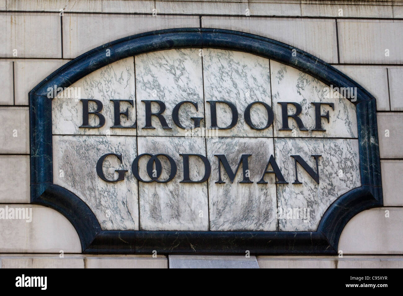 Famoso Bergdorf Goodman Store sulla Fifth Avenue di New York City STATI UNITI D'AMERICA Foto Stock