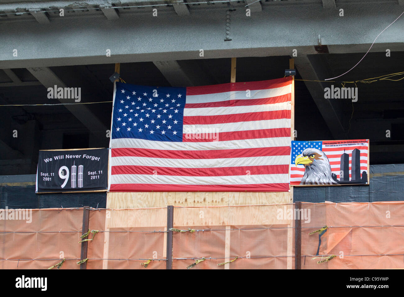 Il sito del World Trade Center a New York City, memoriale di coloro che sono morti e hanno sofferto nel terrore di Settembre 11 Foto Stock