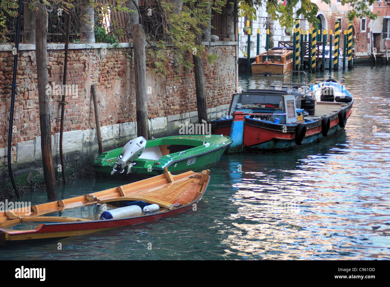 Parcheggio imbarcazioni a Venezia, Italia Foto Stock