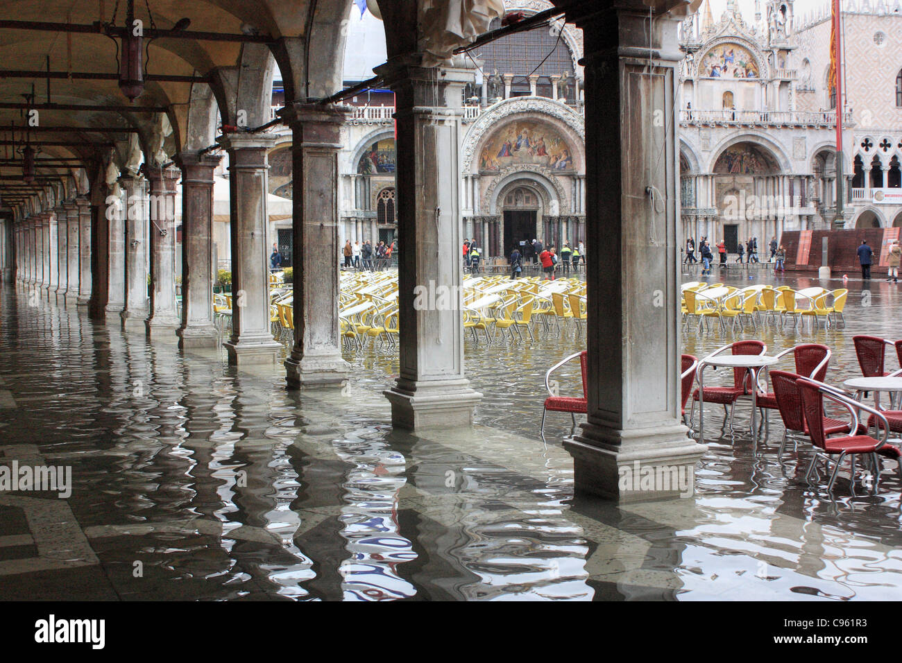 Acqua alta in piazza San Marco, Venezia Foto Stock