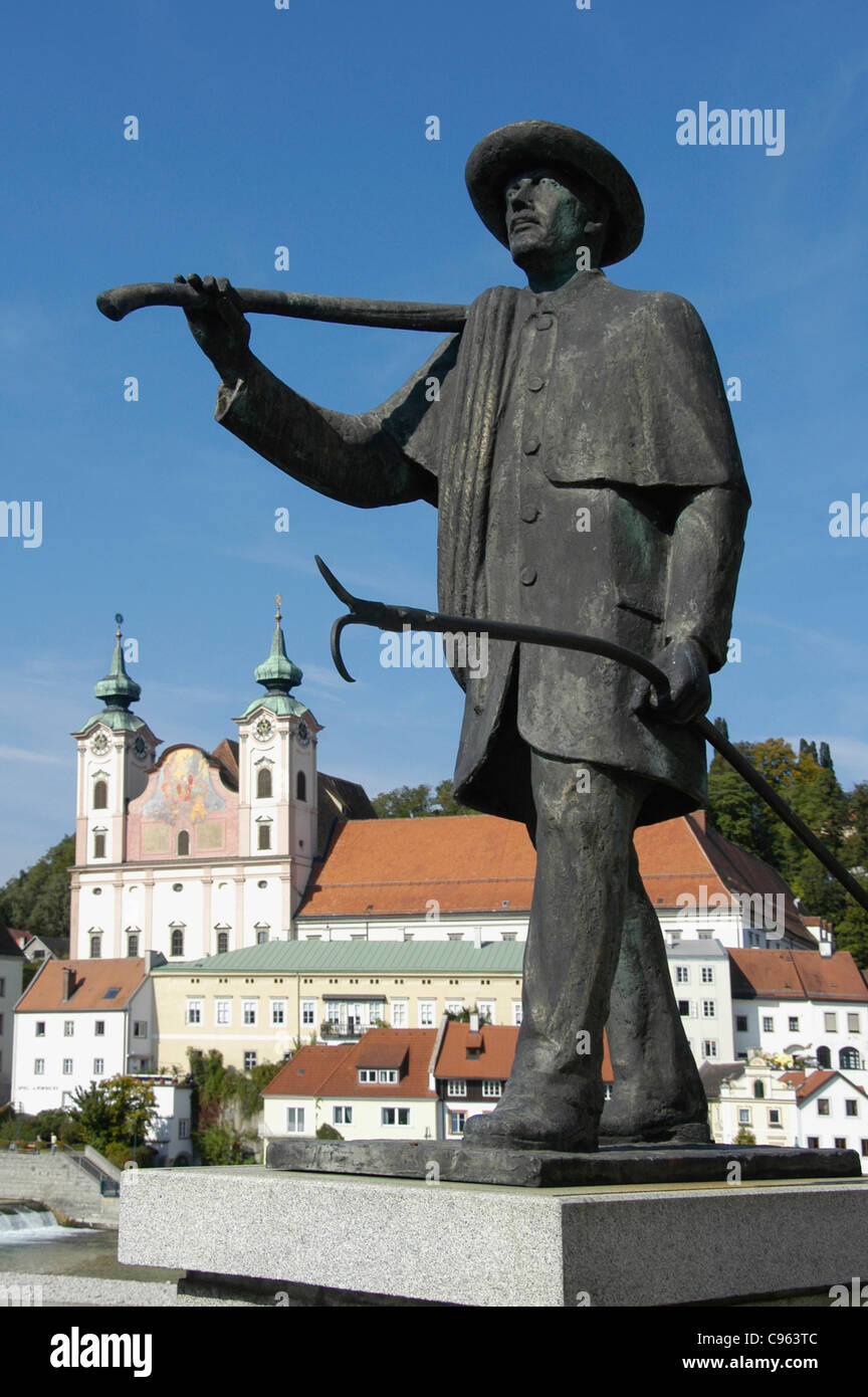 Steyr Michalerkirche e statua Foto Stock