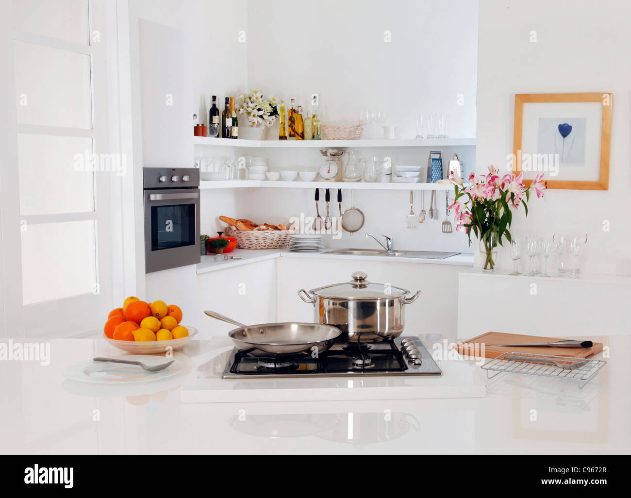 Moderna cucina bianca Foto Stock