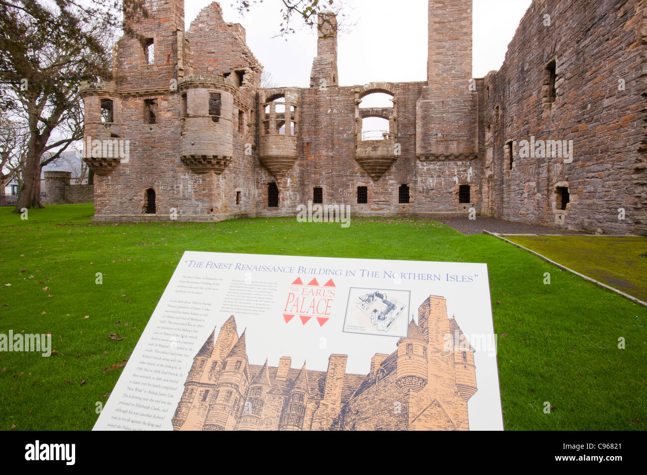 La Earls Palace a Kirkwall, Orkney, Regno Unito, è stato costruito nel 1606 ed è la più bella costruzione rinascimentale nelle isole del nord. Foto Stock