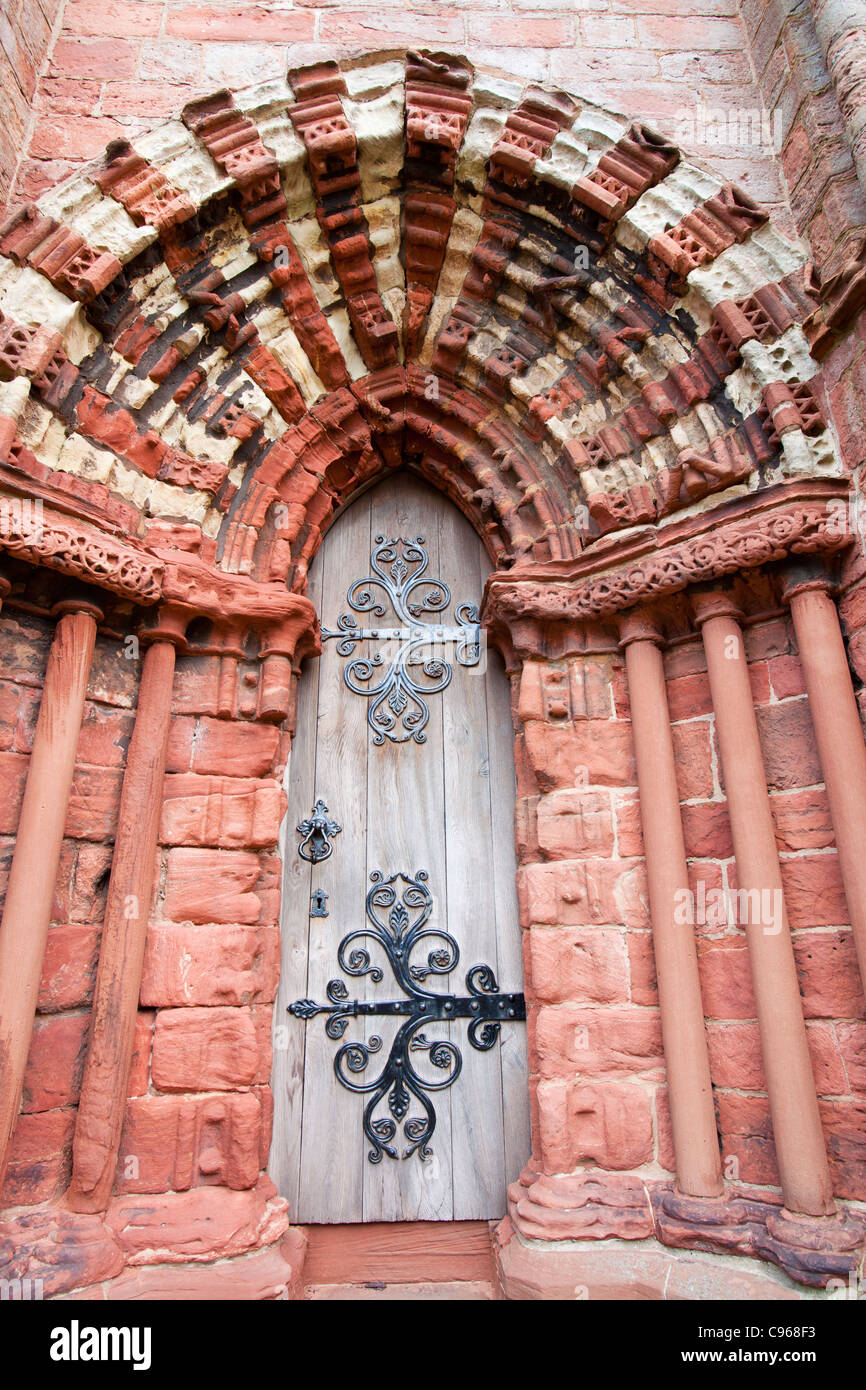 Una porta sul St Magnus Cathedral a Kirkwall sulla terraferma Orkney. Foto Stock