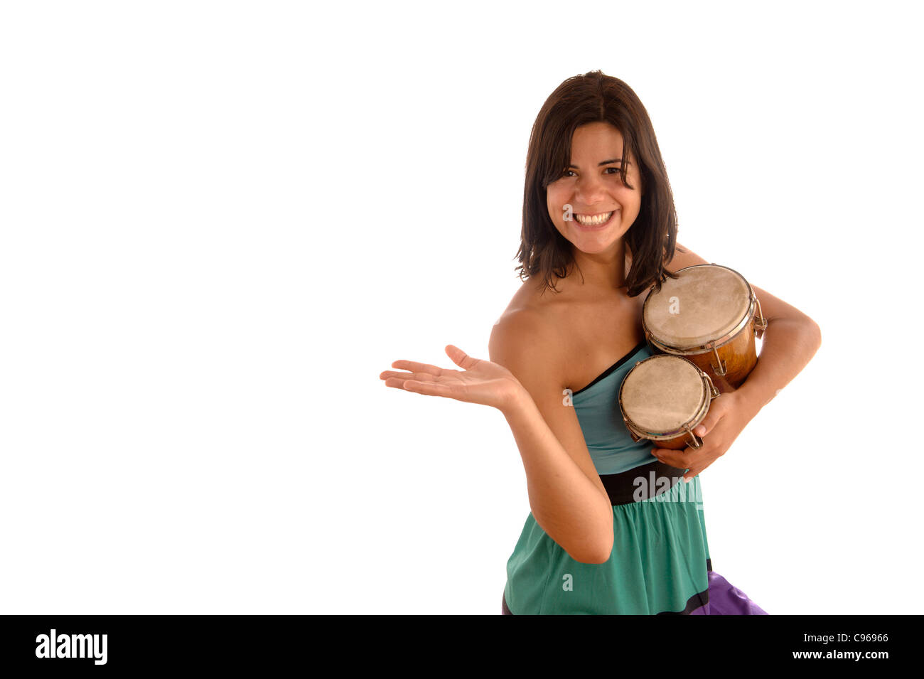 Ritratto di felice giovane donna tamburi di contenimento Foto Stock