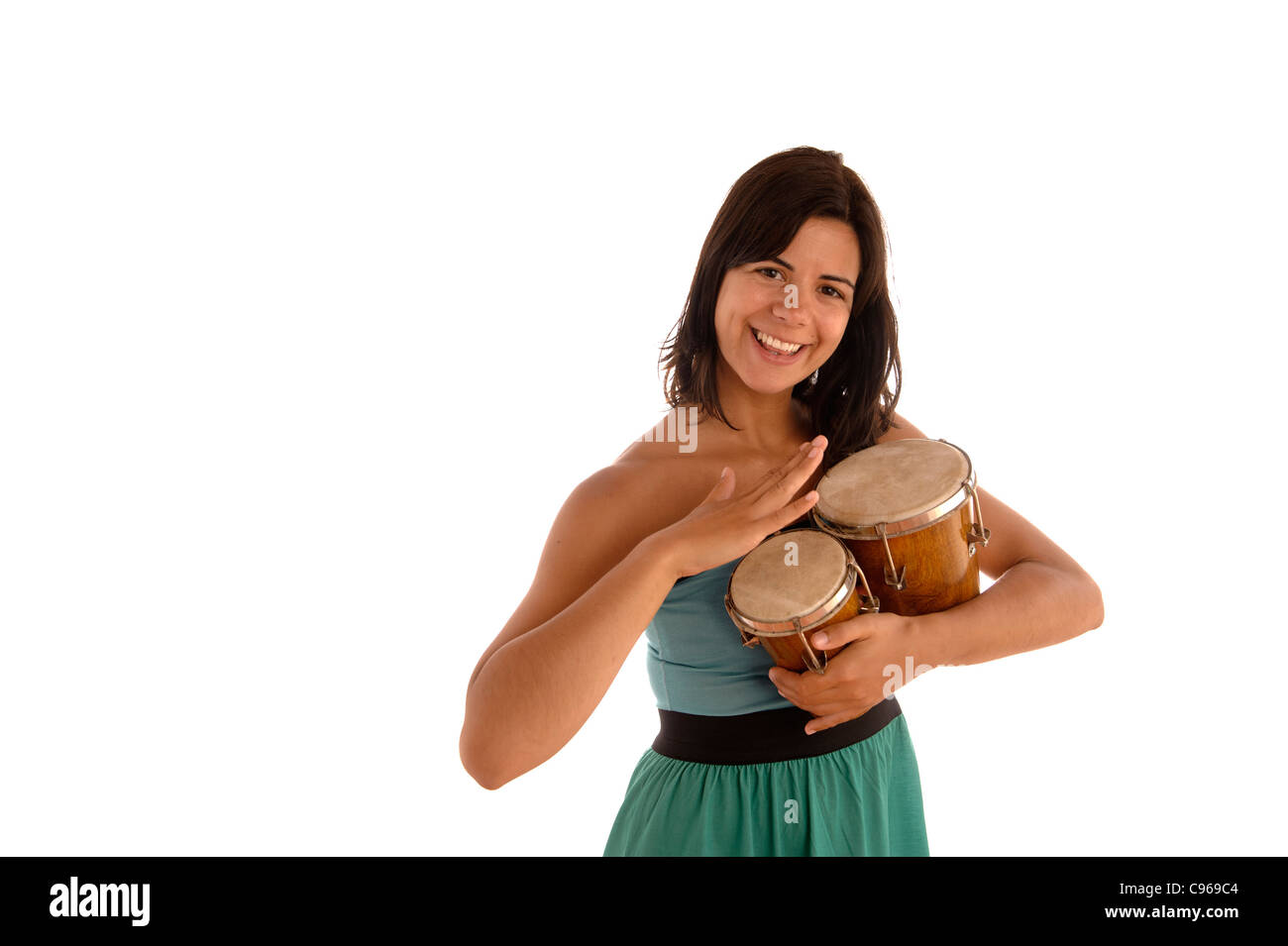 Ritratto di felice giovane donna tamburi di contenimento Foto Stock