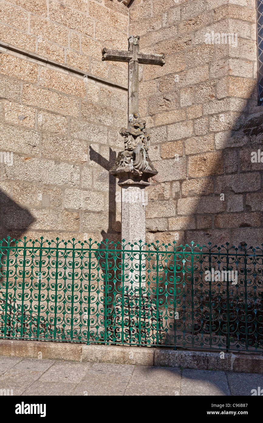Nossa Senhora da Guia Croce di pietra a Guimaraes, Portogallo. Foto Stock