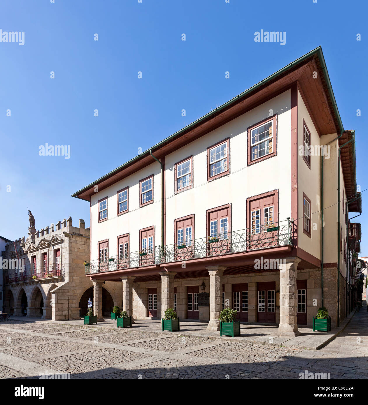 Edificio medievale in Oliveira Square, Guimares, Portogallo. Unesco - Sito Patrimonio dell'umanità. Foto Stock