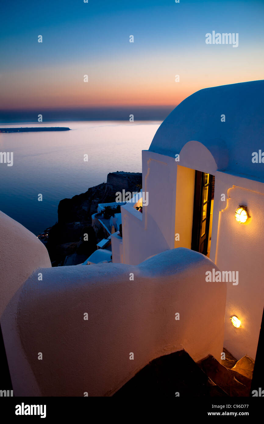 Edificio in Santorini al tramonto - Grecia Foto Stock