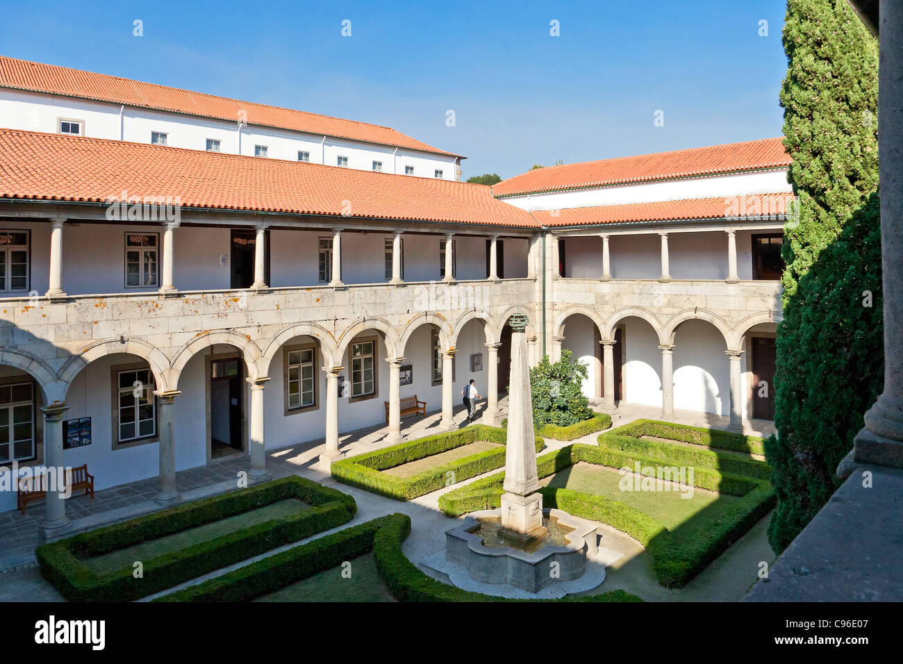 Guimaraes Municipio nella ex Santa Clara convento edificio. Guimaraes, Portogallo. Incluso nel Patrimonio Mondiale dell Unesco area. Foto Stock