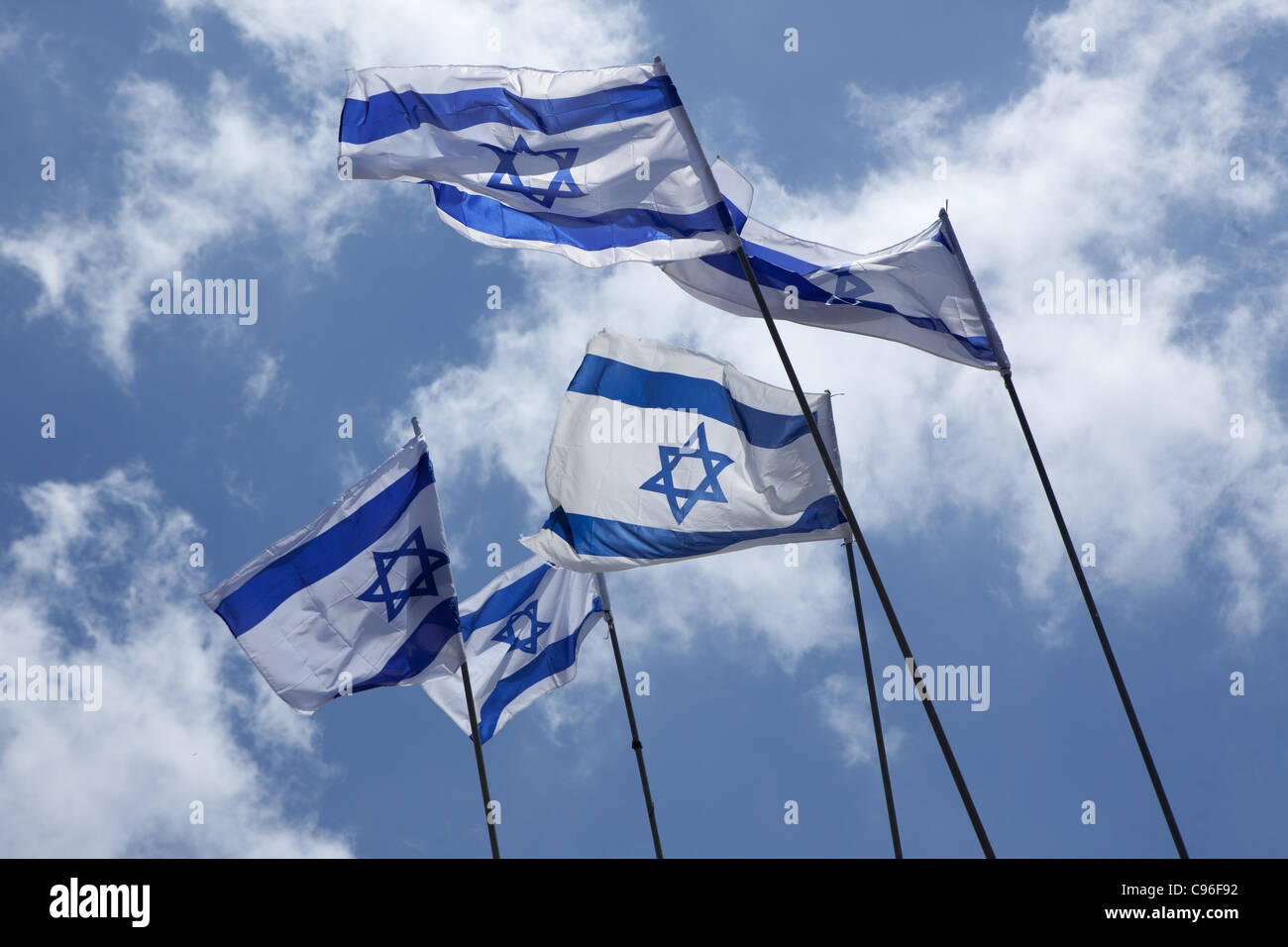 Bandiere israeliane nel cielo Foto Stock