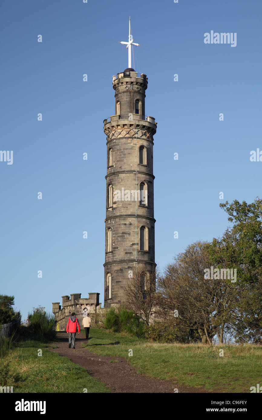 Monumento Nelson su Calton Hill per commemorare Horatio Nelson Edinburgh Scotland Regno Unito Foto Stock