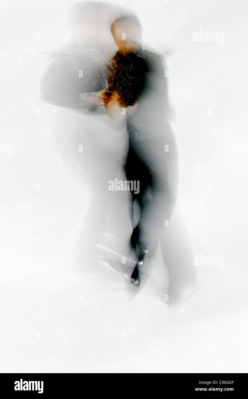 Azione sfocate di figura maschile skater Foto Stock