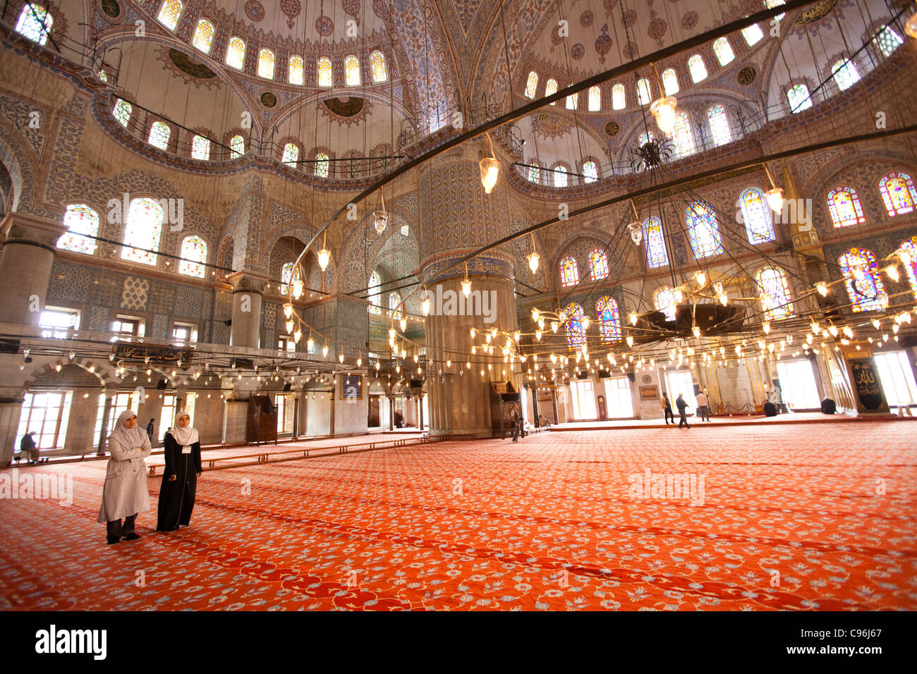 Due donne musulmane in Yeni Camii - Istanbul Foto Stock