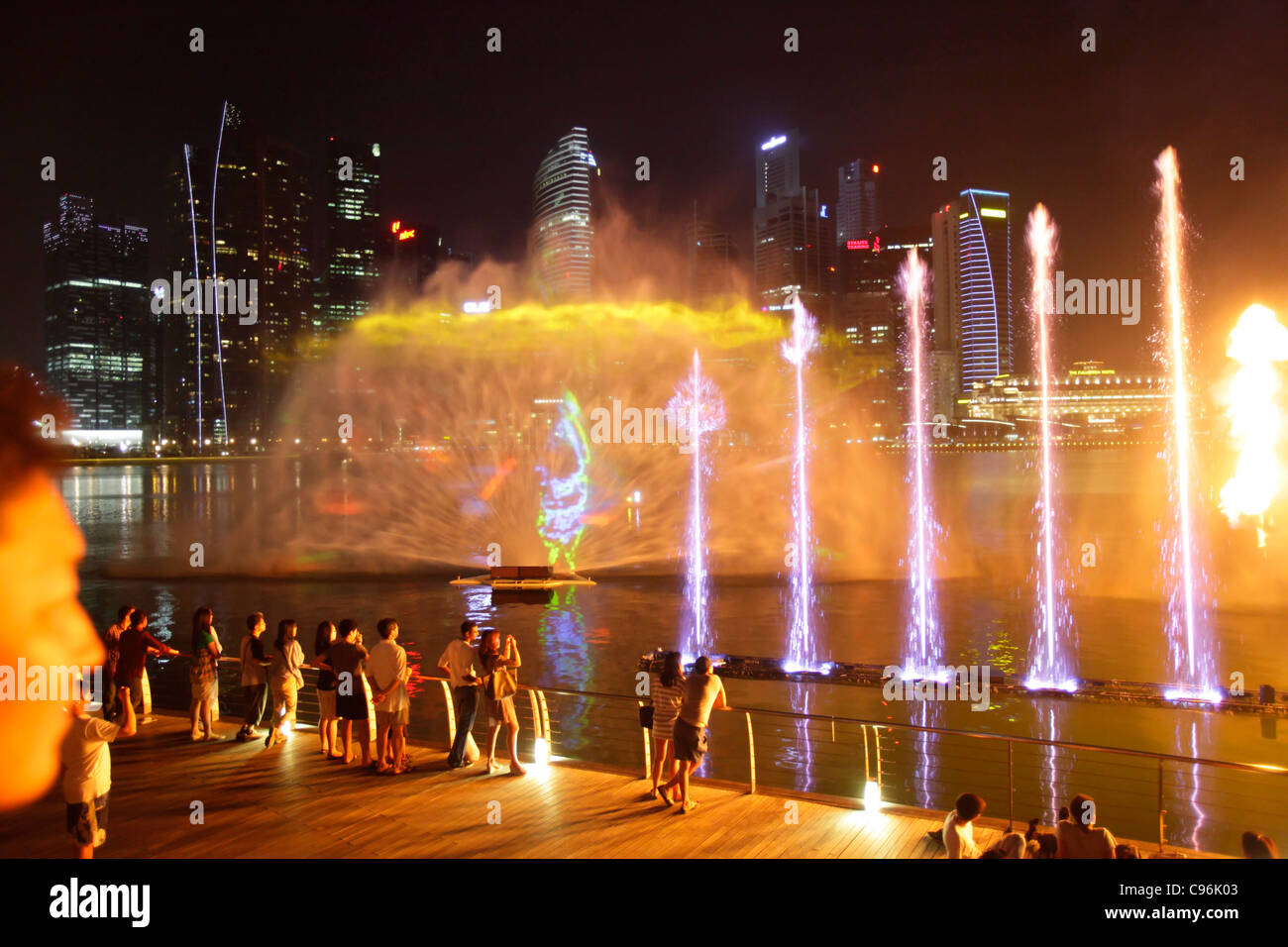 Luce e Acqua mostra di Marina Bay, Singapore Foto Stock