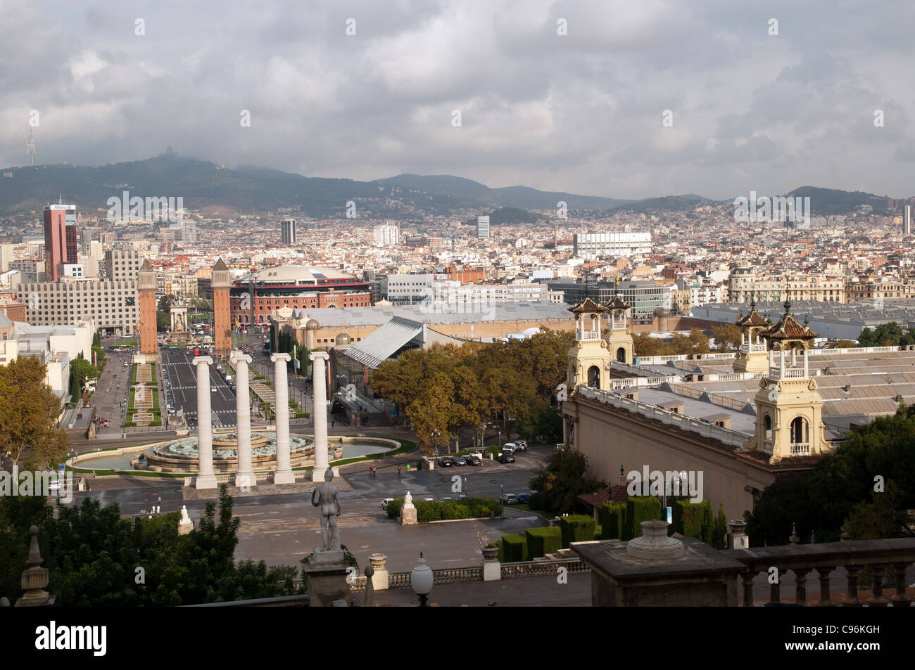 Le quattro colonne sono quattro colonne ioniche originariamente creata da Josep Puig i Cadafalch in Barcellona, Spagna. Foto Stock