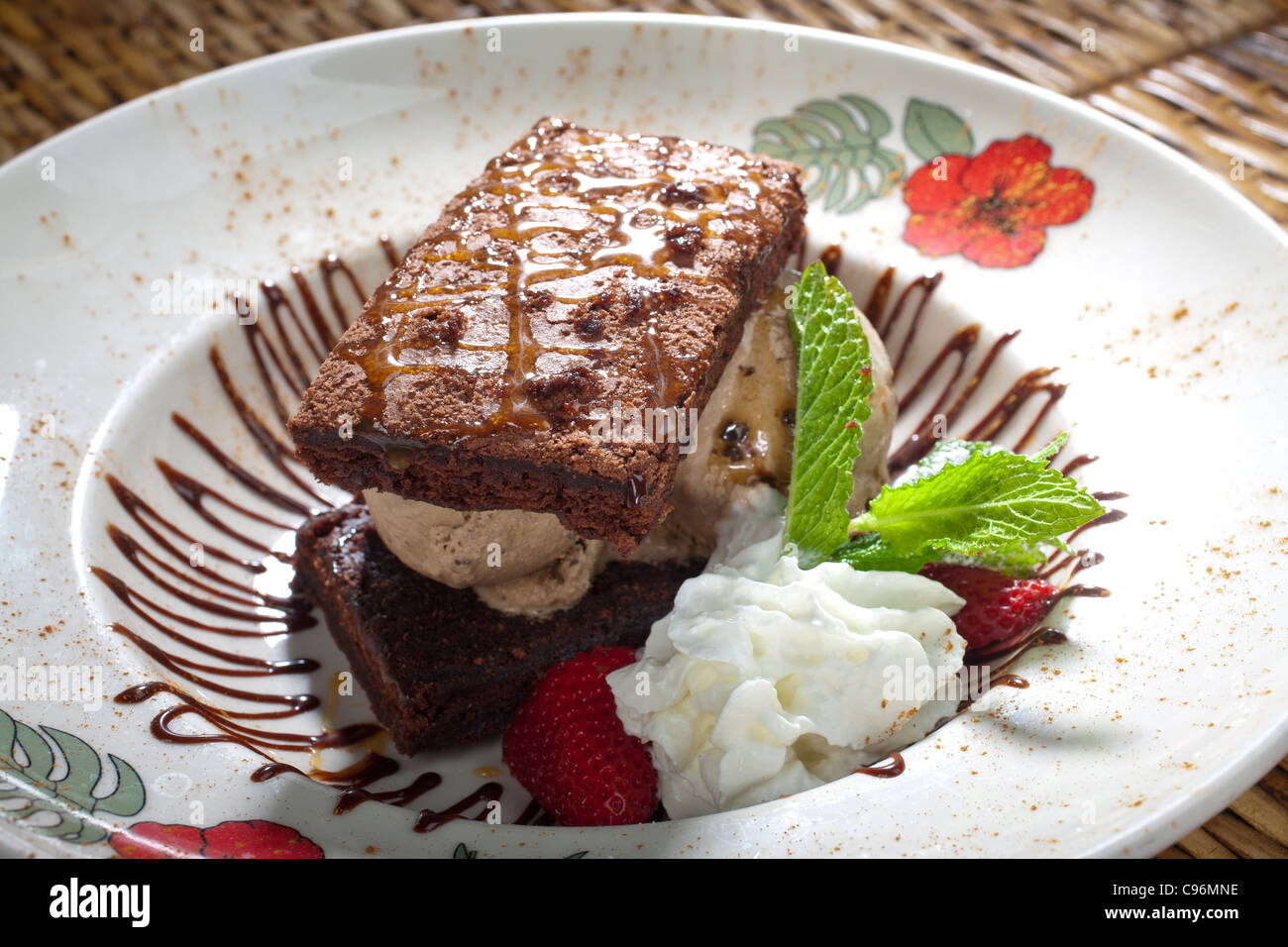 Brownie al cioccolato con gelato Foto Stock