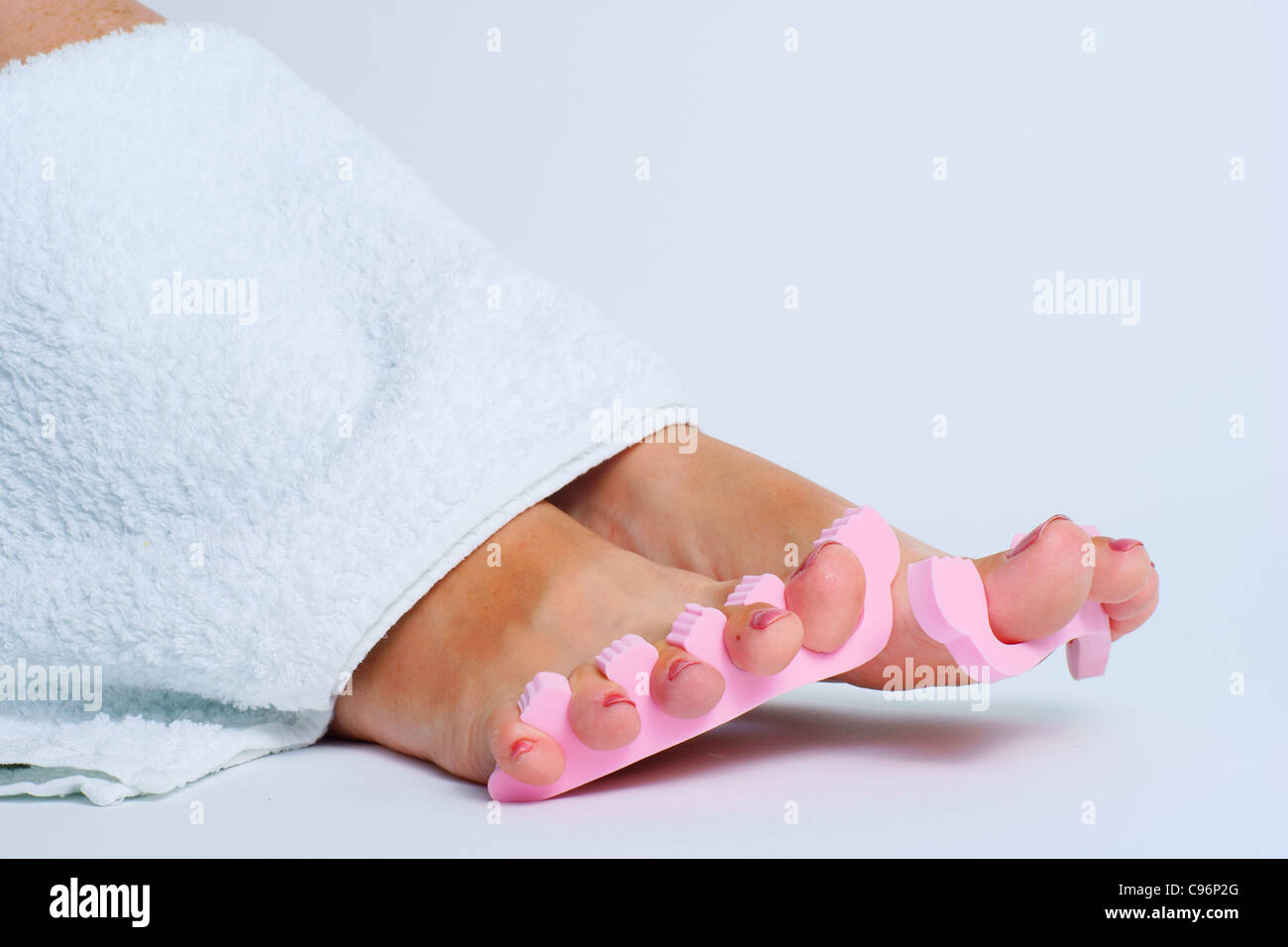 Piedi pedicure applicazione Foto Stock