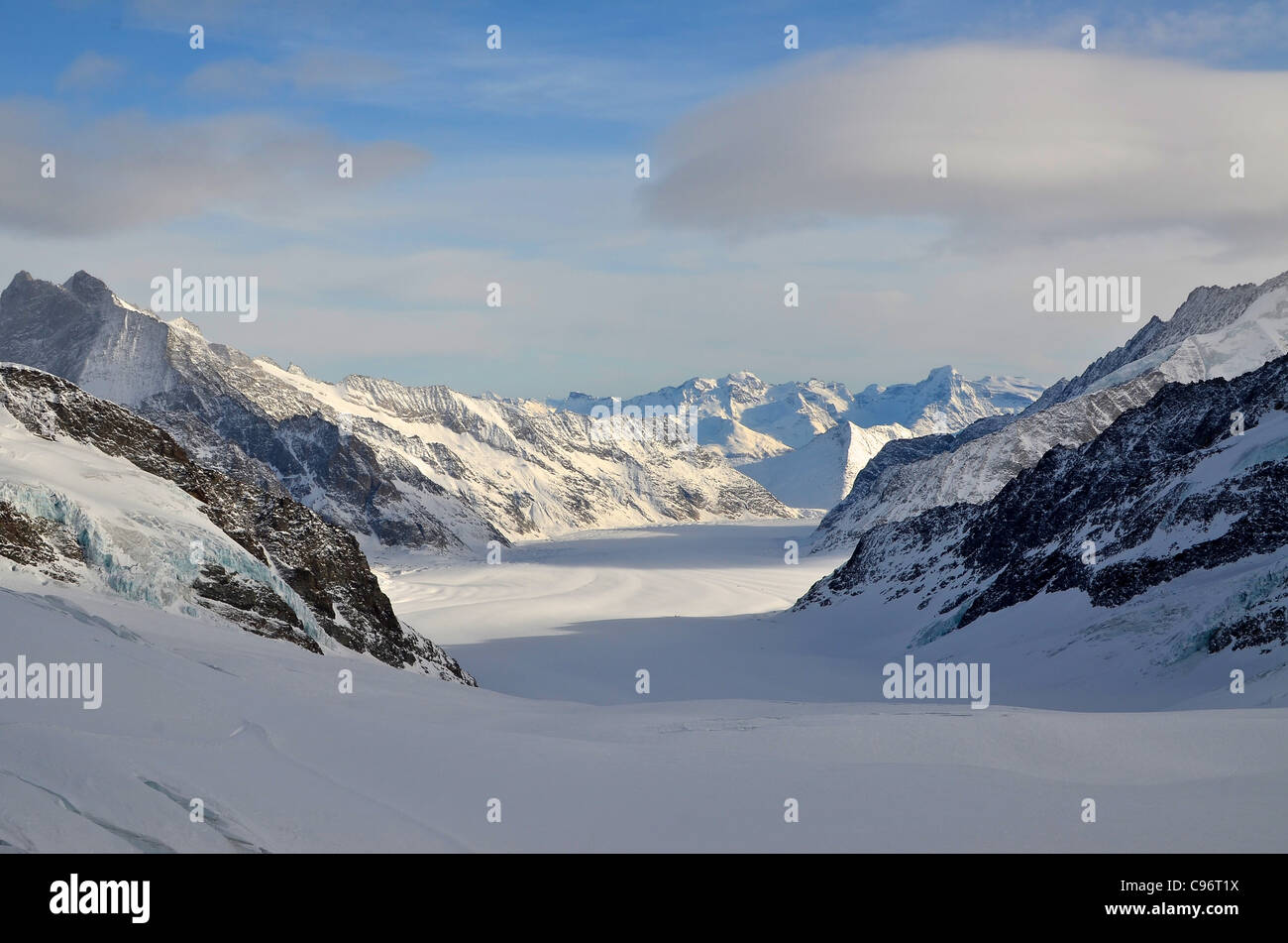 Una vista del ghiacciaio di Aletsch Campo di ghiaccio. Foto Stock